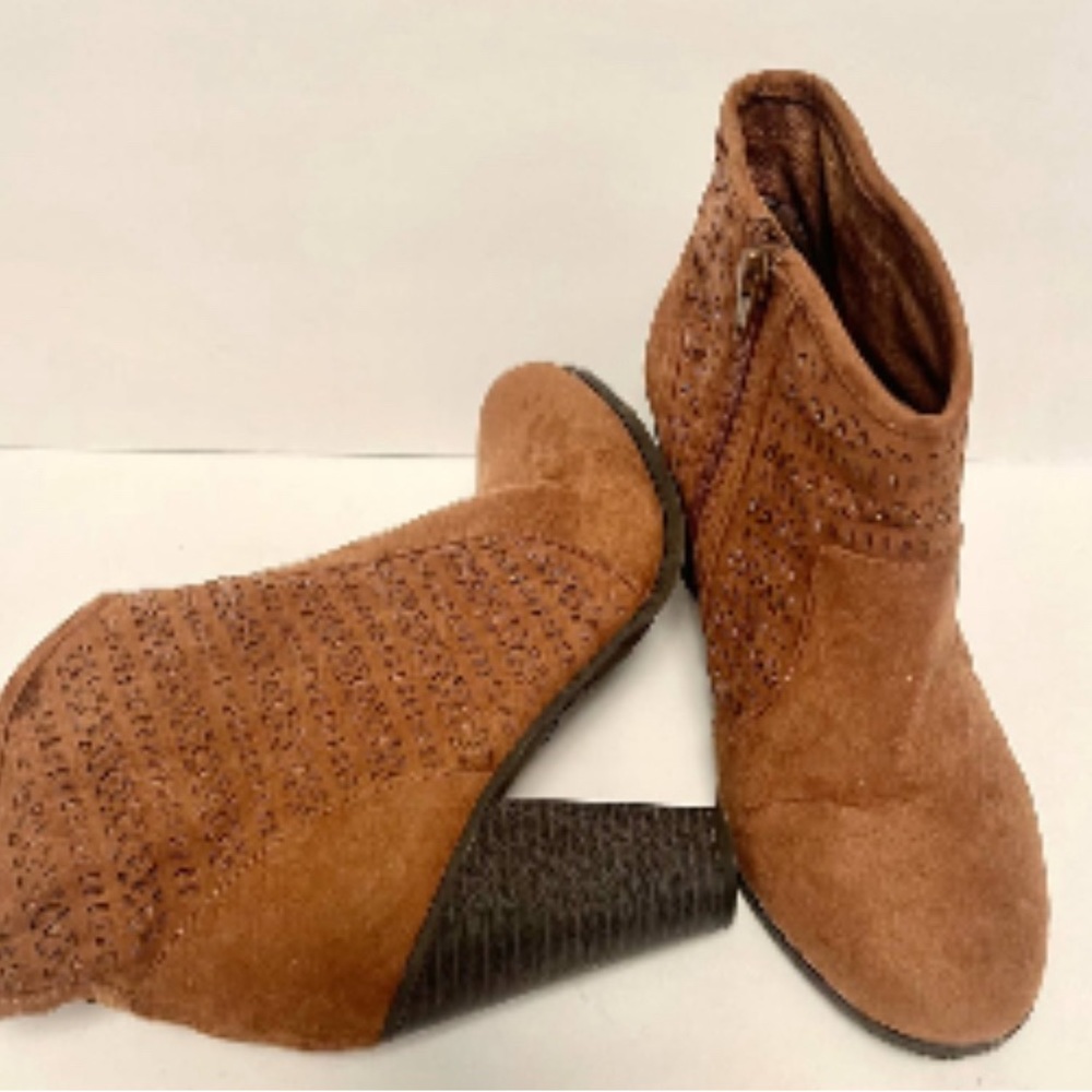 BNWT ANKLE BOOTS PERECT FOR EVERY OUTFIT